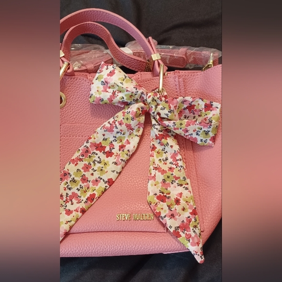 Steve Madden "Rasberry BKARTA" Handbag - Picture 10 of 16